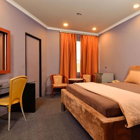 Hotel Peninsula Mangga Besar Cakarta Dış mekan fotoğraf