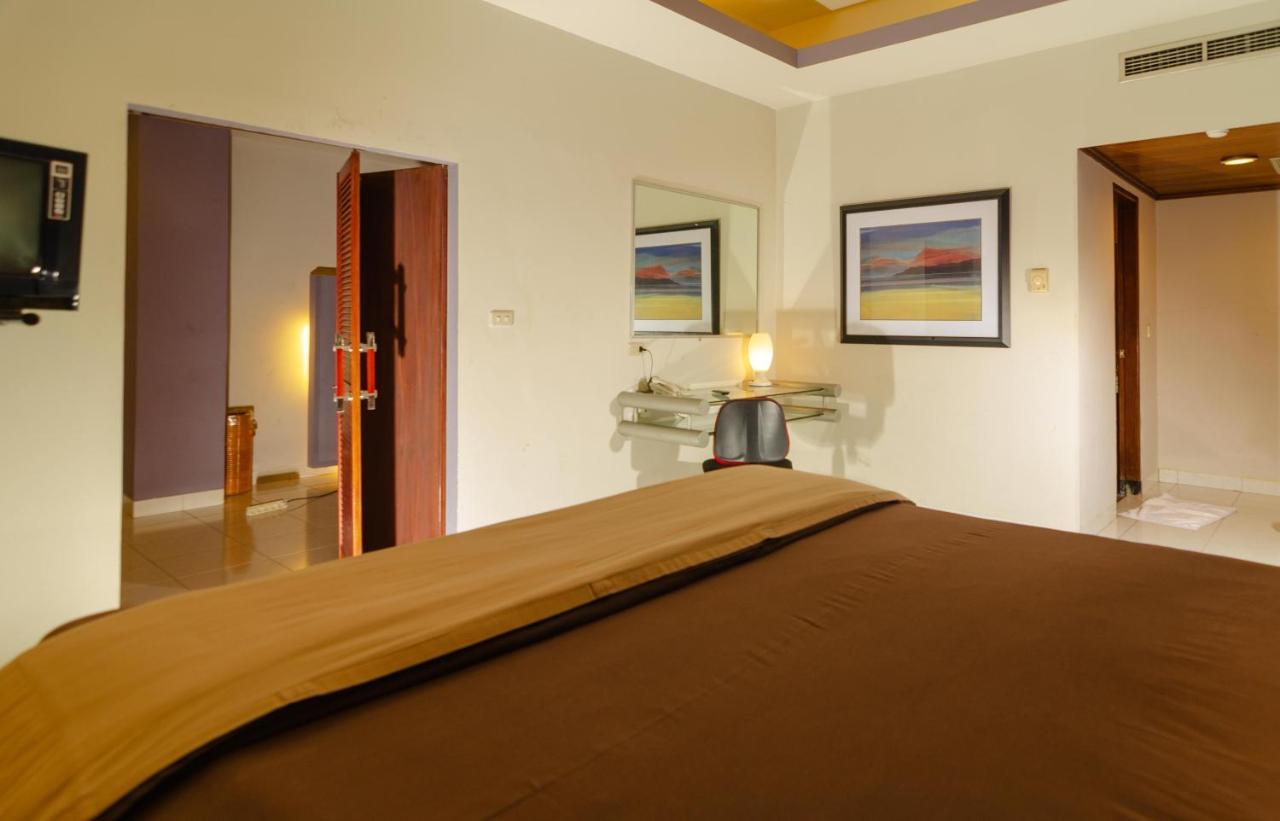 Hotel Peninsula Mangga Besar Cakarta Dış mekan fotoğraf