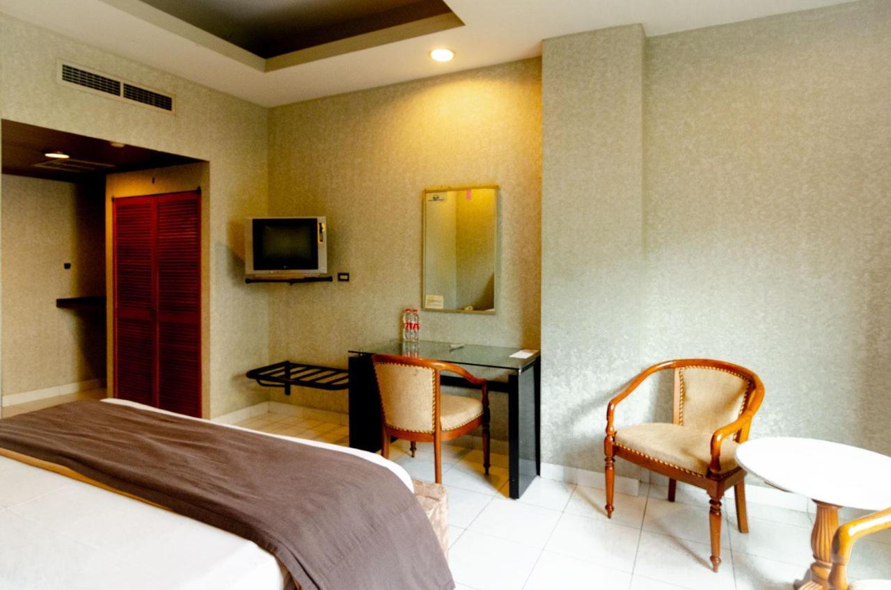 Hotel Peninsula Mangga Besar Cakarta Dış mekan fotoğraf