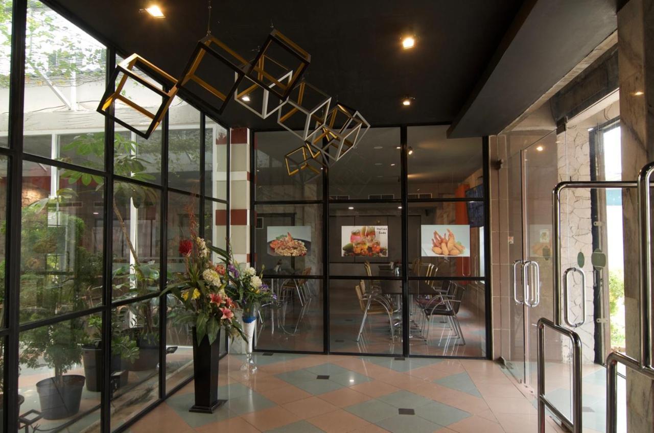Hotel Peninsula Mangga Besar Cakarta Dış mekan fotoğraf