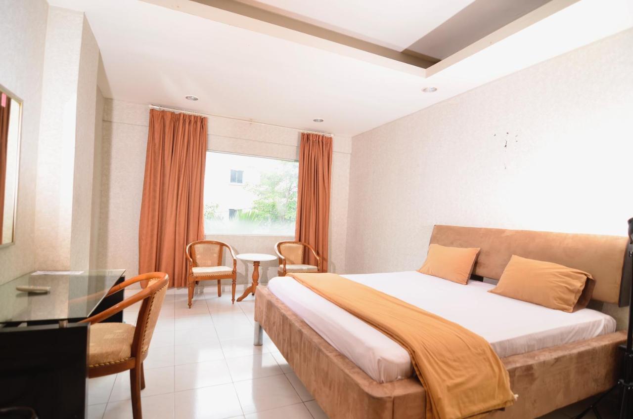 Hotel Peninsula Mangga Besar Cakarta Dış mekan fotoğraf